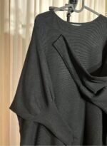 Pull long noir oversize en maille fine avec manches chauve-souris