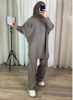 Ensemble en maille taupe oversize avec pantalon droit et tunique large