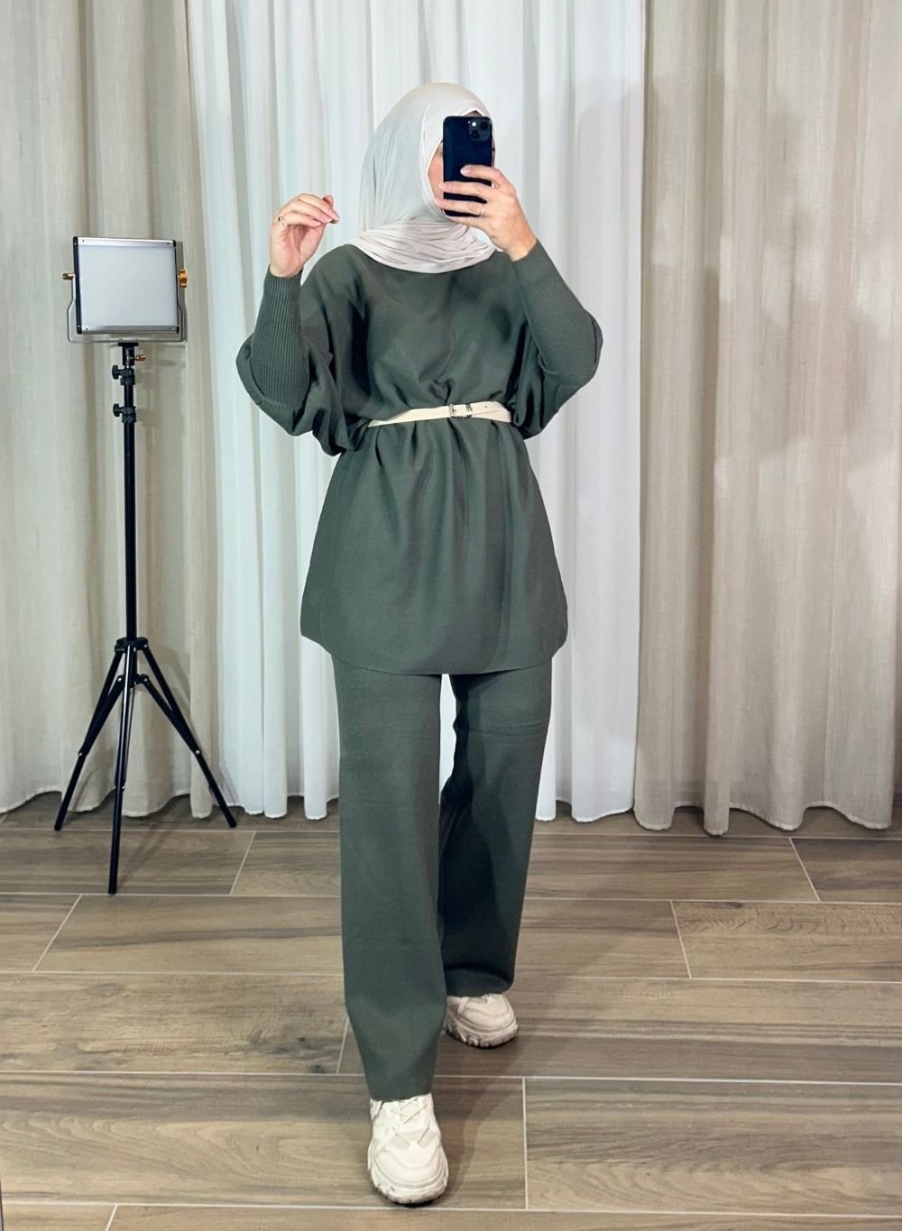 ensemble-maille-vert-olive-papillon Ensemble en maille vert olive avec haut papillon et pantalon droit