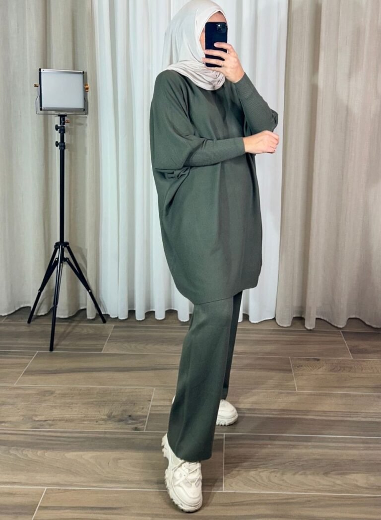 Ensemble en maille vert olive oversize avec haut long et pantalon droit