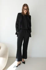 Ensemble Tailleur de Soirée en Crêpe – Total Look Strass & Silhouette Structurée – Image 6