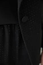 Ensemble Tailleur de Soirée en Crêpe – Total Look Strass & Silhouette Structurée – Image 2