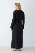 Robe Longue Noire en Modal avec Broche Amovible – Élégance & Fluidité – Image 4