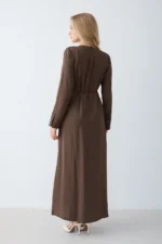 Robe Longue Marron en Modal avec Broche Amovible – Élégance & Fluidité – Image 8